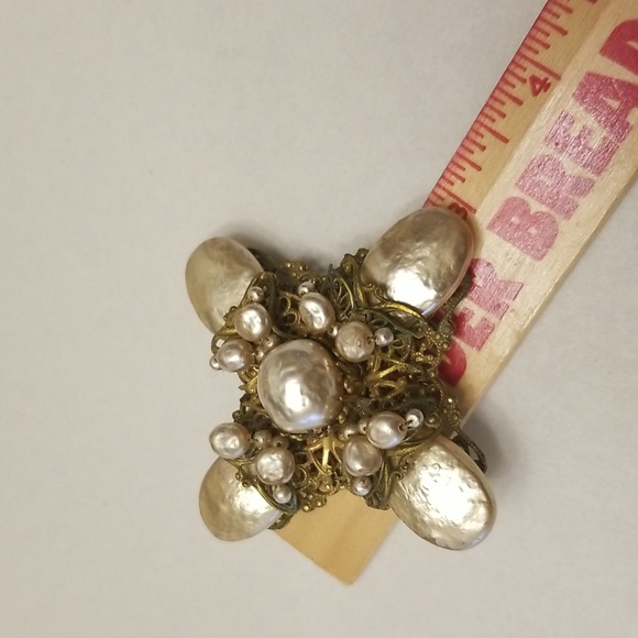 Large Vtg Miriam Haskell Pearl Brooch - Picture 6 of 7